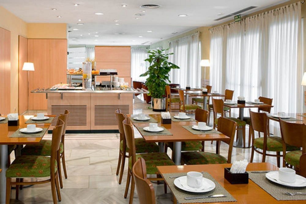 Nh Barajas Airport Hotel Madryt