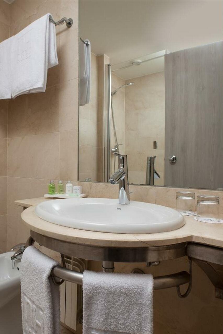 Hotel Nh Barajas Airport Madrid